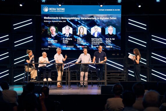 Foto von der Podiumsdiskussion beim "Media Tasting"